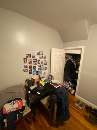 Bedroom desk - 8 Montfern Avenue Apartments
