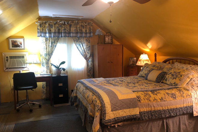 Bedroom - Charming Room For Rent (New Bedford) House