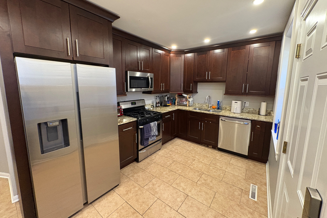 Kitchen - Close to Campus Apartments