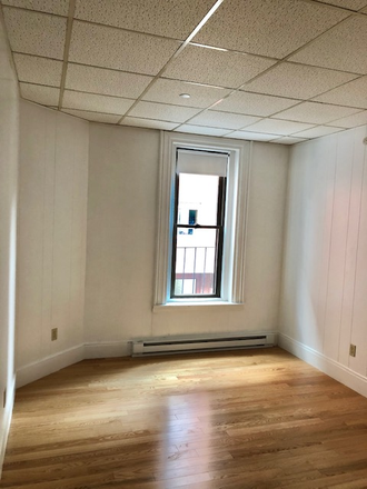 STUDIO - NO BROKER FEE - RENOVATED STUDIO APARTMENT AT 272 NEWBURY ST AVAILABLE JUNE 1, 2026
