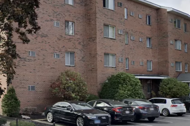 Outside - GREAT 1 BED/ 1 BATH AVAILABLE 09/01. SUPER CLOSE TO CAMPUS!!! Apartments