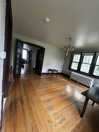 Dining Room - Large 5-6 Student Townhouse on Xavier's Campus