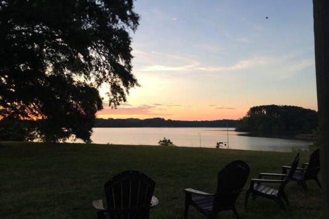 ex outside - Lake House with views of campus and mountains