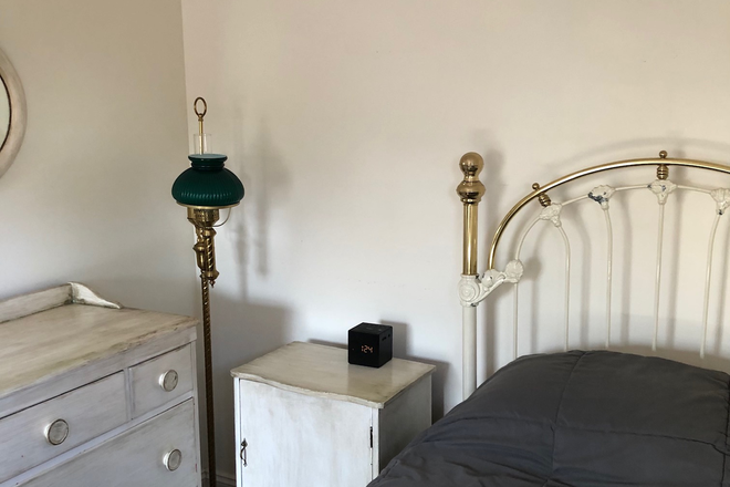 Sleeping area - Furnished Efficiency Apt, near campus for Med/Grad student/professional;Travel nurse