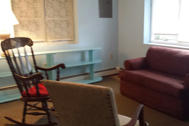 Parlor - 1 1/2 blocks from Scarborough Beach, 19 Elizabeth Road, Narragansett, RI 02882 House