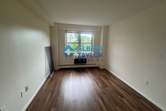 Bedroom #2 - Huge 2 Bed 1 bath of 9/1! No Broker Fee!!