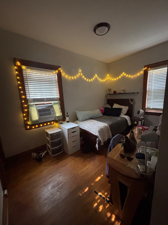 Bedroom - 1855 Portland Ave - Room for Sublease - GIRLS ONLY Apartments