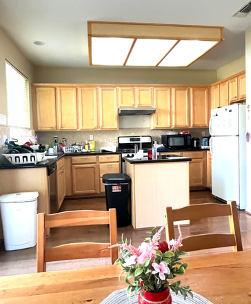 Kitchen_dinning - Newer hse, $500/month, 2.6 mil to UCM, ALL utilities are included.  Email: [email removed] House
