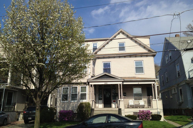 front of house - 3 & 4 bedroom Tufts location