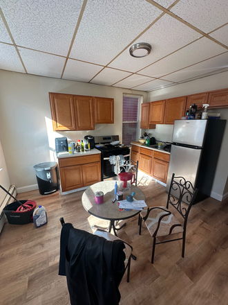 Kitchen - Room in apartment close to campus