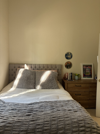 bedroom bed - Housing on the Hill Duplex