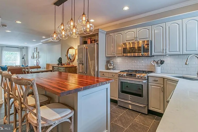 Kitchen - Lakewood Terrace Townhome