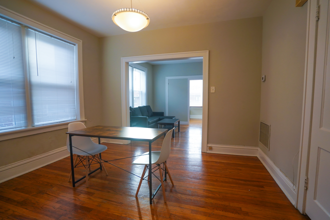 Living Room - 908 Eastgate Ave 2S Apartments