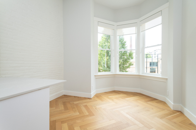 visit hubrealtyproperties.com - Beautiful studio with new appliances, in South End Apartments