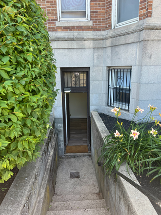 a - No fee, amazing price Apartments