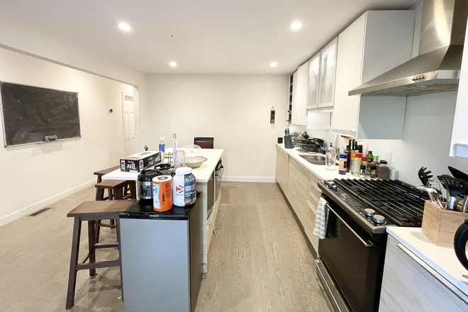 xx - HUGE 6 BED! GET IT BEFORE IT IS GONE Apartments