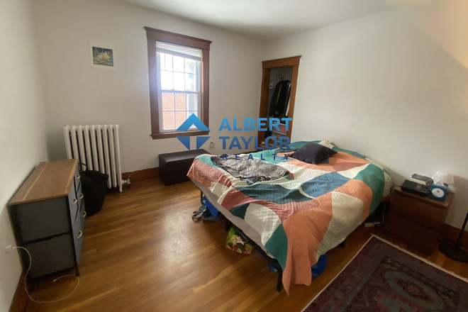 Bedroom #2 - Top-Floor 5-Bed Duplex!! Tons of Bonus Space!!
