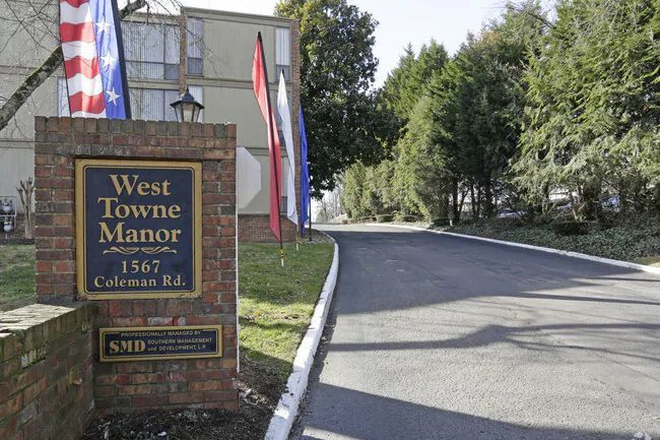 Entrance - West Towne Manor