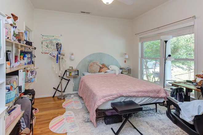 Bedroom - Single room in 3b3.5b House close to campus