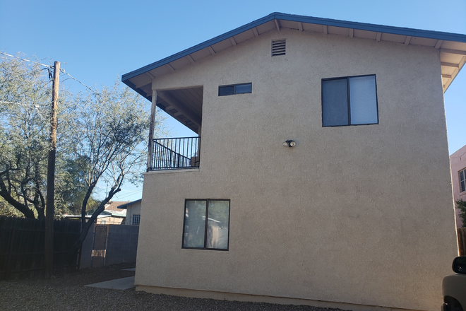Lots of parking - Huge 5 bedroom home next to Speedway by the UofA