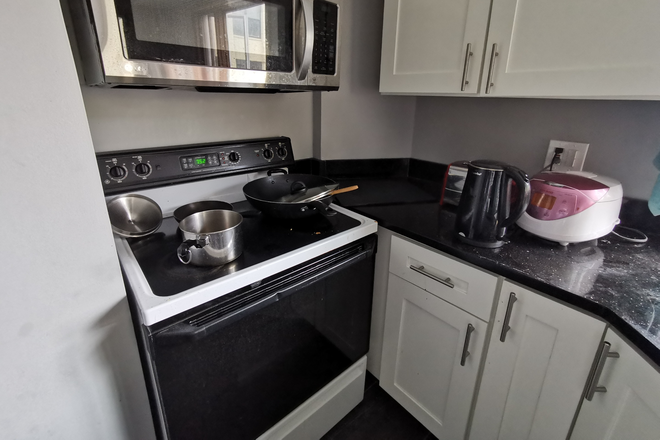 Kitchen - Spacious 3 bed 2 bath close to campus! Avail. 9/1/2025! Apartments