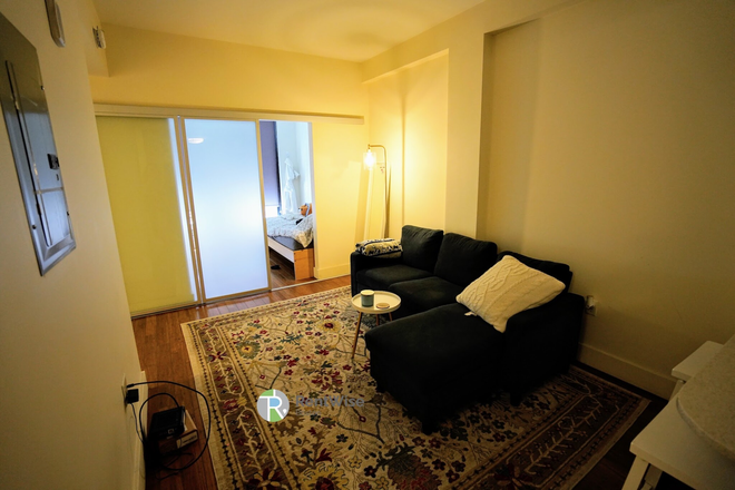 1 - SEPT 2024 -Sweet 2 beds 1 bath apartment in midtown.NO FEE TO YOU!