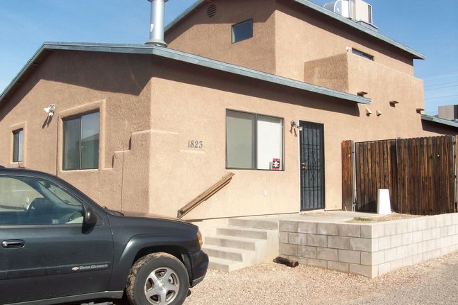 Beautiful exterior - 5 Bedroom, 3 Full Baths - GREAT Location on Park!!!