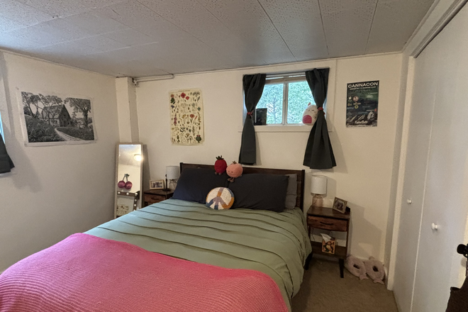 Queen Sized Bed - Boulder Area Rental Housing Association