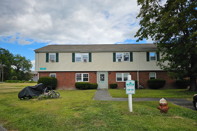 Apartment from Outside - Shared Apartment - Roomate Required - 1 bedroom/living room available