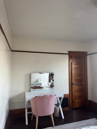 Bedroom - Spring Sublease: Bright Room on The Hill, Walk to Campus + Chautauqua House