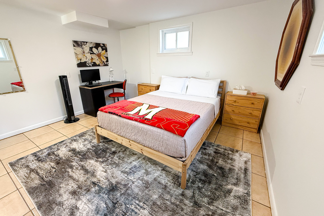 bedroom 2 (queen bed) - 2BR/1BA Furnished Guest Suite Minutes from UMD House
