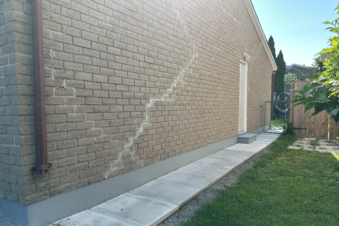 Side Entrance - Private 2BR  BSMT Suite | Separate Entrance| Full Kitchen |viewings will be offered House