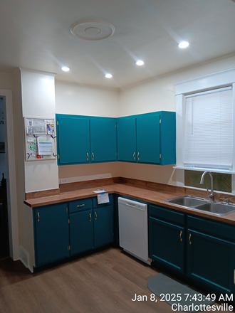 Kitchen - 2026-2027  School Year Available / 463 14th A  6 bdrm / 3 bath House