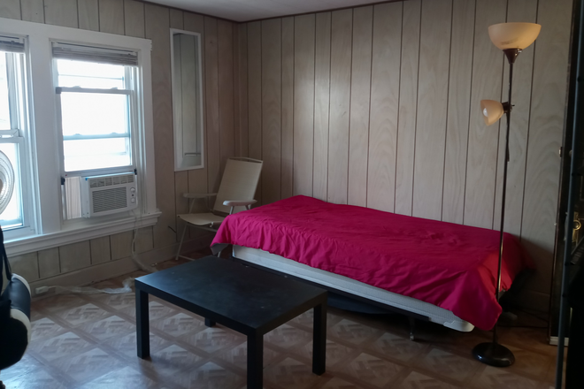bedroom - Cozy room in 4BR/2 baths, 2 floors, all inclusive, walk to UC Duplex