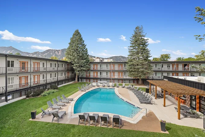 The Lodge - The Lodge Apartments, walking distance to campus