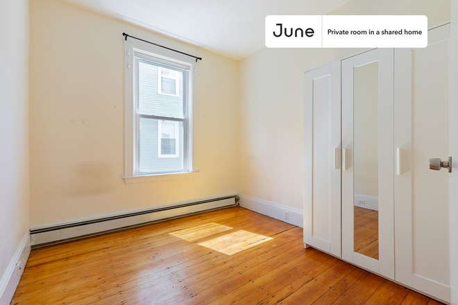 Photo - Private bedroom in 4 bed/1.5 bath Home