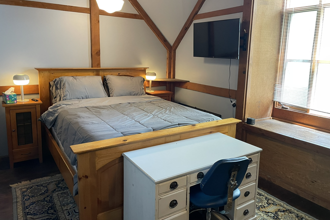 Queen bed with desk. Massive windows. - Private Furnished Treetop 3 bed 2.5 bath house for rent. Available late Aug 2025 for 1-2 semesters