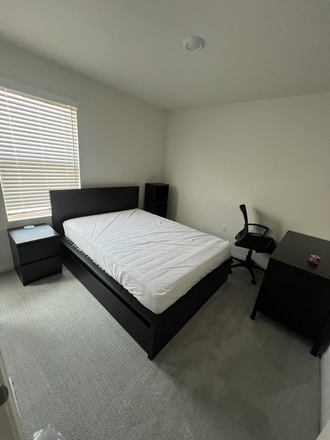 Bedroom for rent - Pleasant view, close to campus, 2100 sq. ft