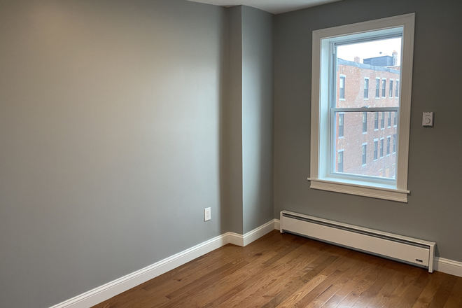 x - Chelsea St 2 Bed East Boston Apartments
