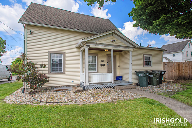 Front of home - 815 East Washington Street