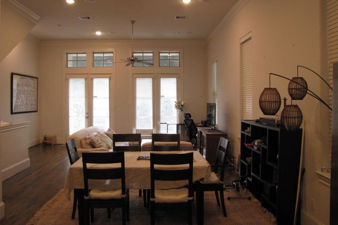living room - Walkable distance to campus, and next to Hermann Park House