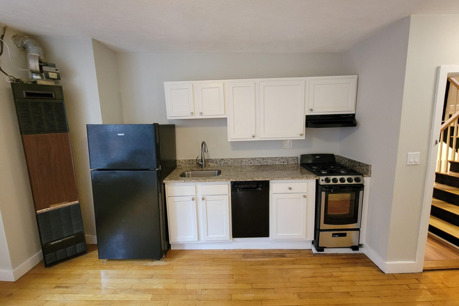 Call NOW for showings! 617-236-8550 - ENDICOTT ST - SPLIT 1BR/1BA FOR 2 PPL IN NORTH END FR *9/1/2026* W/ LNDRY IN BLDNG, DW, EQUAL BDRMS