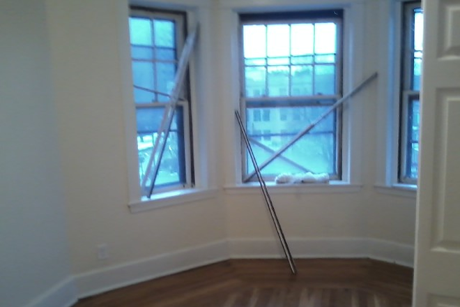 Visit hubrealtyproperties.com - Bright two bedroom, walking distance to campus and handy for walks around the reservoir Apartments