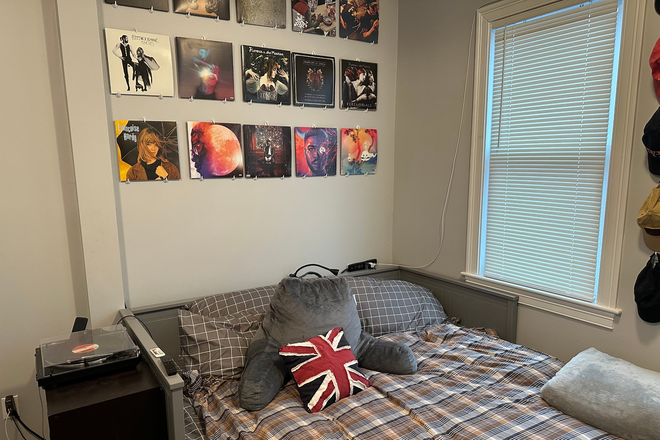 Bedroom/Bed. - 1 Bedroom Room For Rent with Private Bathroom, Close to Campus