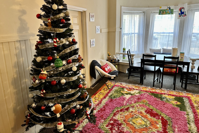 1 - Large Full 2 bedroom with full sized livingroom NO FEE Reduced Sec Deposit 9/1