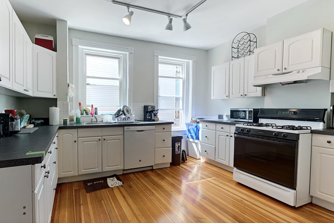 Kitchen - Renovated 4 Bed/1.5 Bath – Sunny & Spacious, Available 9/1! Apartments