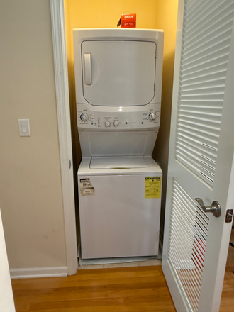 Washer, dryer included - 3 bedroom town house walking to IIT