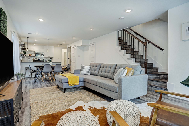 Livingroom - 6BR/3.5BA in Med Center Duplex