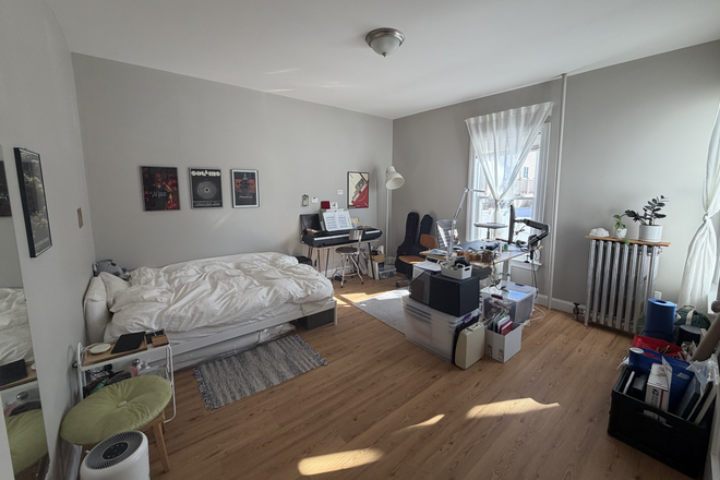 Bedroom - Clean and updated one bedroom apartment