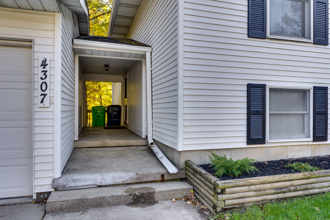 Front Door - Crest Drive: 15 Minutes from Purdue Campus House